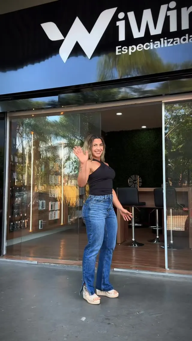 Vídeo da iWin: Hoje eu vim conhecer uma novidade na cidade, a iWin Eles são uma loja especializada Apple com 5 unidades e ina…