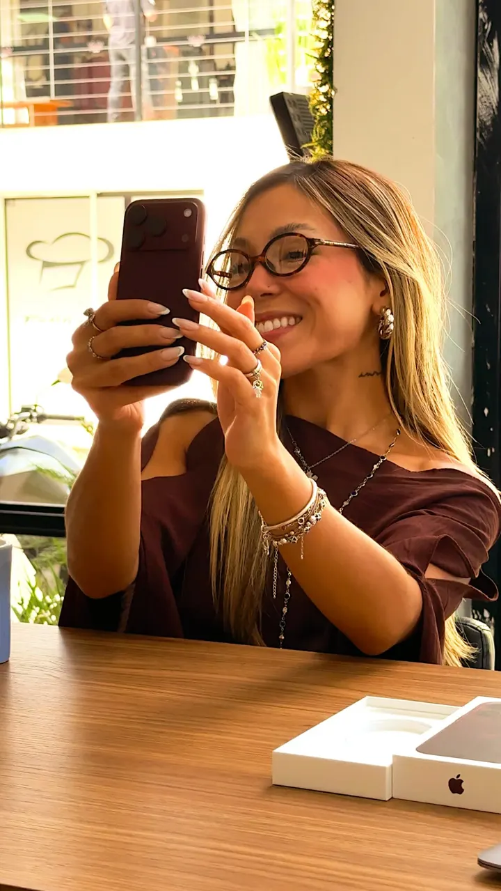 Vídeo da iWin: Amiga, às vezes o que tá faltando não é uma câmera nova… é um celular novo mesmo! E relaxa que na iWin você po…
